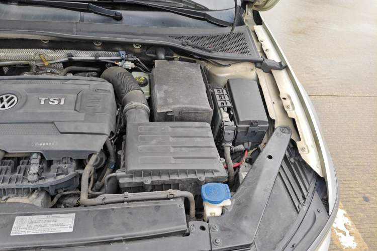 Used Volkswagen Magotan 2017 380TSI DSG Luxury Model Engine Bay Left