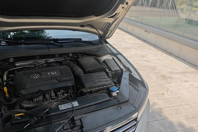 Used Volkswagen Magotan 2017 330TSI DSG Luxury Model Engine Bay Left