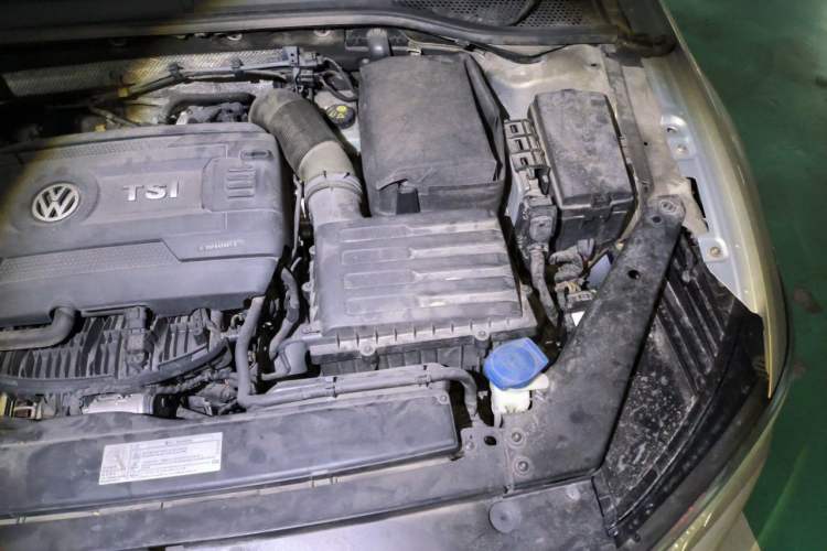 Used Volkswagen Magotan 2017 330TSI DSG Luxury Model Engine Bay Left