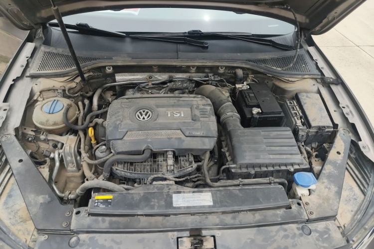 Used Volkswagen Magotan 2017 330TSI DSG Luxury Model Engine Bay