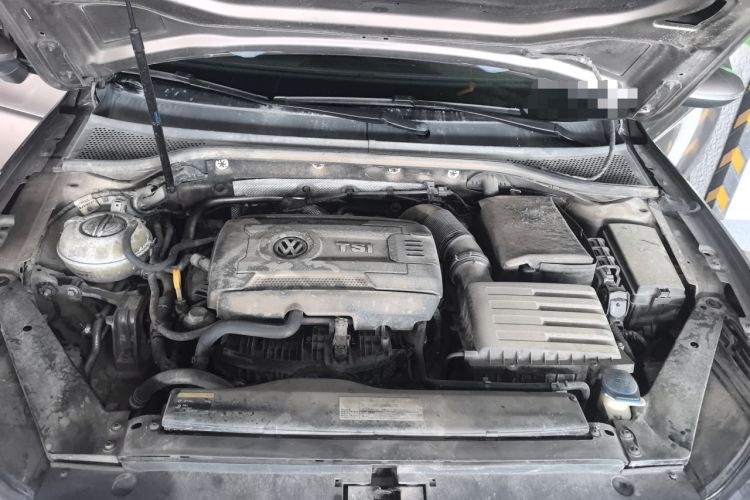 Used Volkswagen Magotan 2017 330TSI DSG Luxury Model Engine Bay