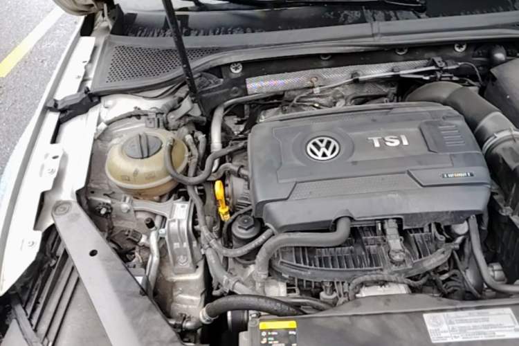 Used Volkswagen Magotan 2017 330TSI DSG Luxury Model Engine Bay Right