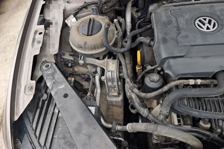 Used Volkswagen Magotan 2017 330TSI DSG Luxury Model Engine Bay Right