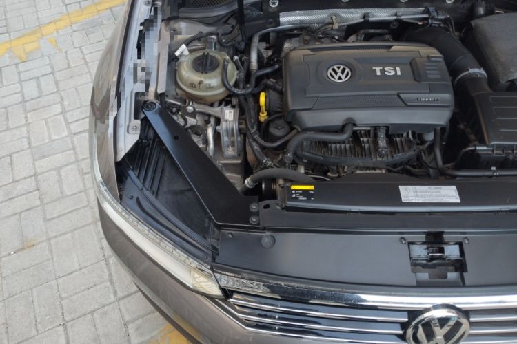Used Volkswagen Magotan 2017 330TSI DSG Luxury Model Engine Bay Right