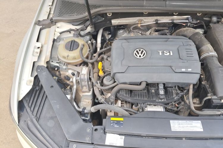Used Volkswagen Magotan 2017 330TSI DSG Luxury Model Engine Bay Right