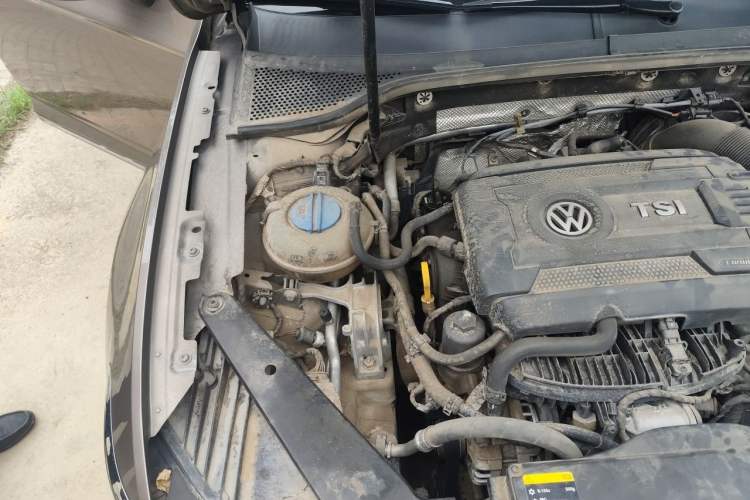 Used Volkswagen Magotan 2017 330TSI DSG Luxury Model Engine Bay Right