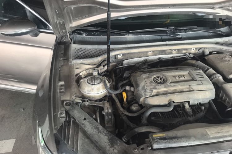Used Volkswagen Magotan 2017 330TSI DSG Luxury Model Engine Bay Right
