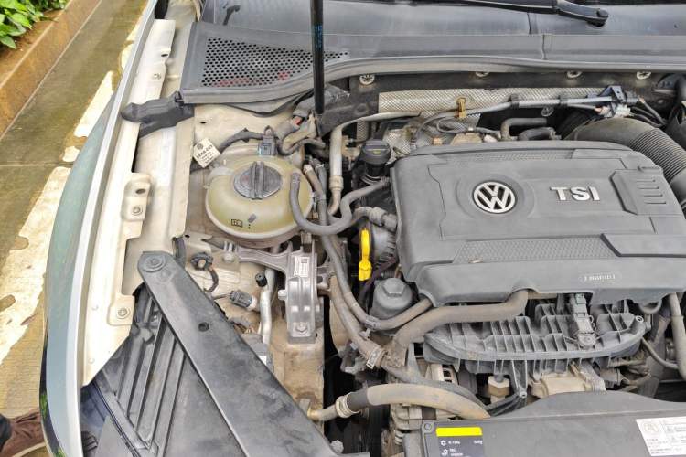Used Volkswagen Magotan 2017 380TSI DSG Luxury Model Engine Bay Right