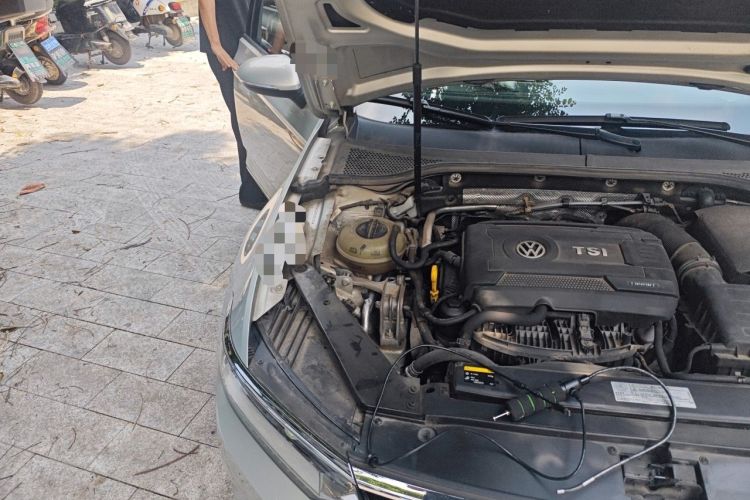 Used Volkswagen Magotan 2017 330TSI DSG Luxury Model Engine Bay Right