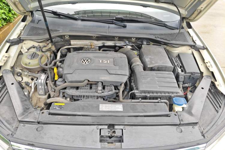 Used Volkswagen Magotan 2017 380TSI DSG Luxury Model Engine Bay