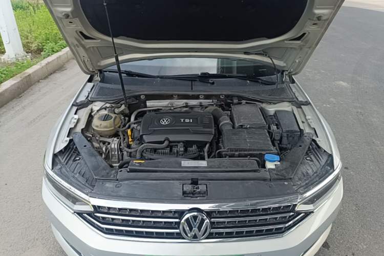 Used Volkswagen Magotan 2017 330TSI DSG Leading Model Engine Bay