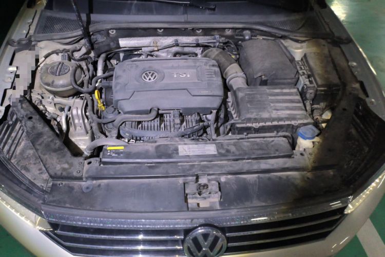 Used Volkswagen Magotan 2017 330TSI DSG Luxury Model Engine Bay