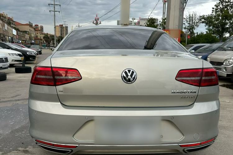 Used Volkswagen Magotan 2017 330TSI DSG Luxury Model Exterior 2