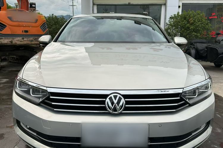 Used Volkswagen Magotan 2017 330TSI DSG Luxury Model Exterior 3