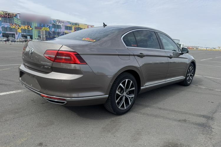 Used Volkswagen Magotan 2017 330TSI DSG Luxury Model Exterior 3