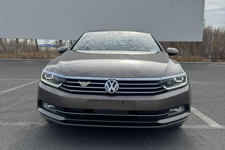 Used Volkswagen Magotan 2017 330TSI DSG Luxury Model Exterior 4