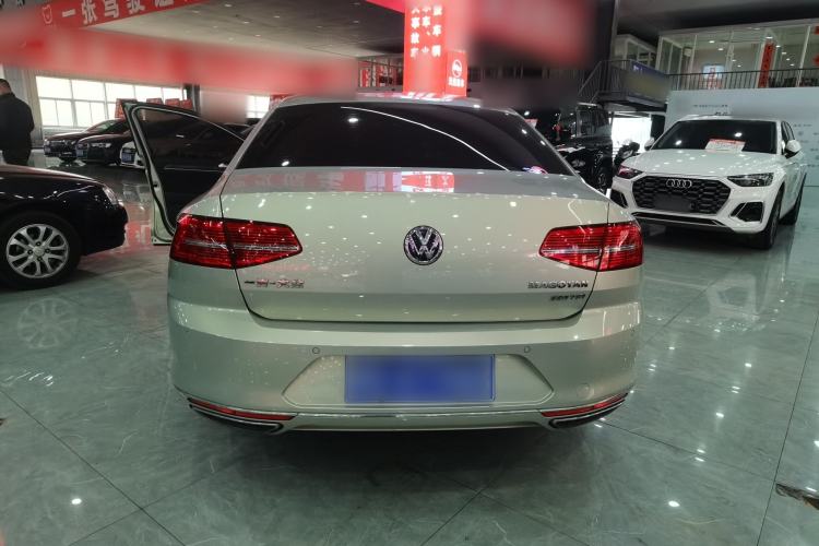 Used Volkswagen Magotan 2017 330TSI DSG Luxury Model Exterior 4