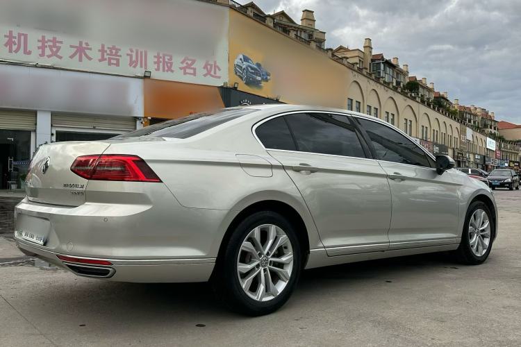 Used Volkswagen Magotan 2017 330TSI DSG Luxury Model Exterior 5