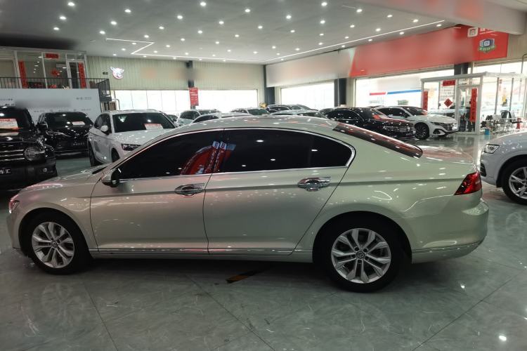 Used Volkswagen Magotan 2017 330TSI DSG Luxury Model Exterior 5