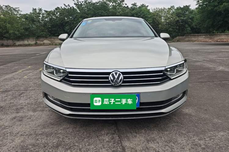 Used Volkswagen Magotan 2017 330TSI DSG Luxury Model Front