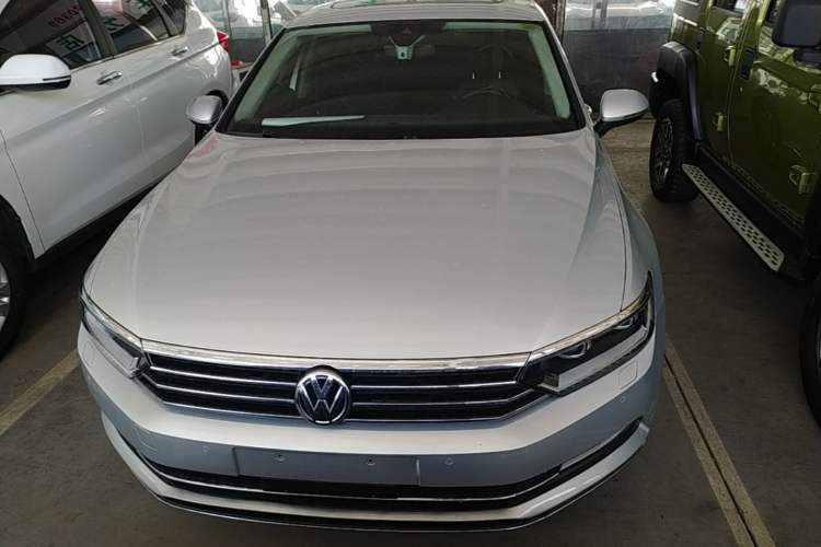 Used Volkswagen Magotan 2017 330TSI DSG Luxury Model Front