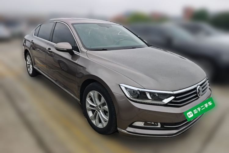 Used Volkswagen Magotan 2017 330TSI DSG Luxury Model Front Right 45 Deg