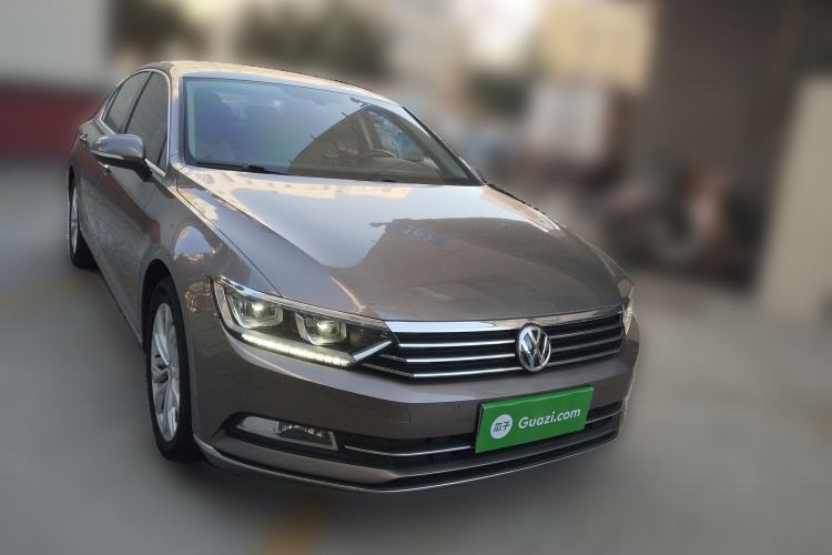 Used Volkswagen Magotan 2017 330TSI DSG Luxury Model Front Right 45 Deg