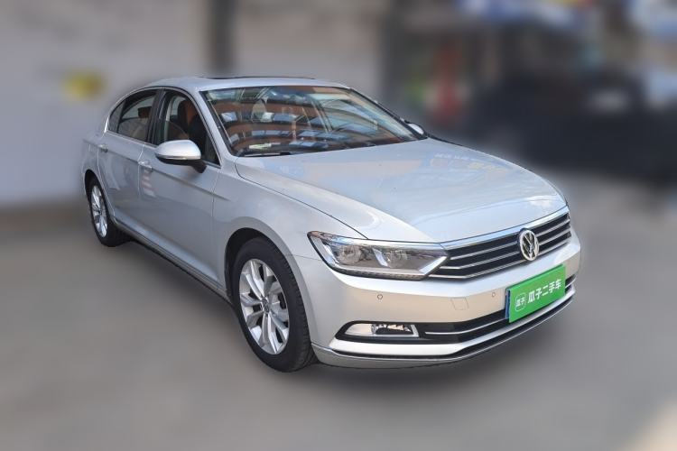 Used Volkswagen Magotan 2017 330TSI DSG Luxury Model Front Right 45 Deg