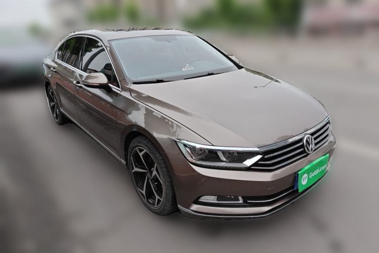 Used Volkswagen Magotan 2017 330TSI DSG Luxury Model Front Right 45 Deg