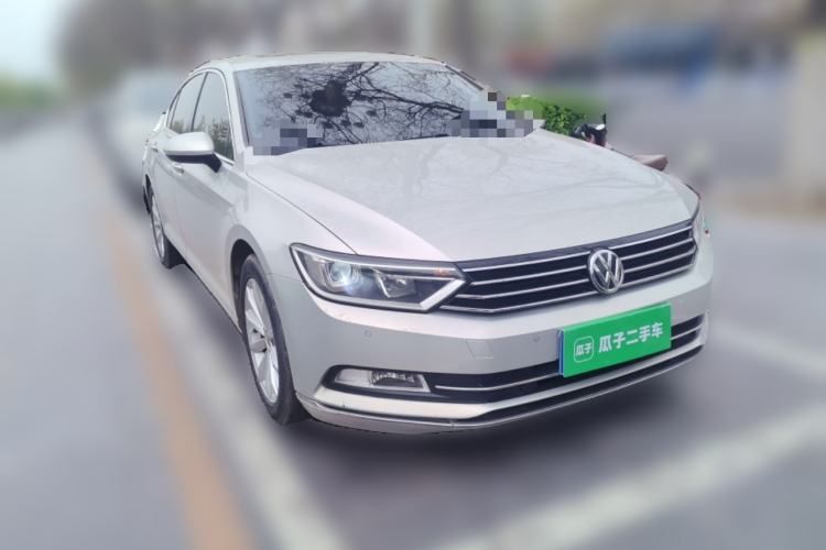 Used Volkswagen Magotan 2017 330TSI DSG Leading Model Front Right 45 Deg