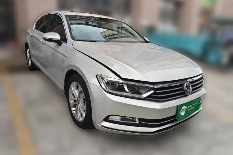 Used Volkswagen Magotan 2017 330TSI DSG Luxury Model Front Right 45 Deg