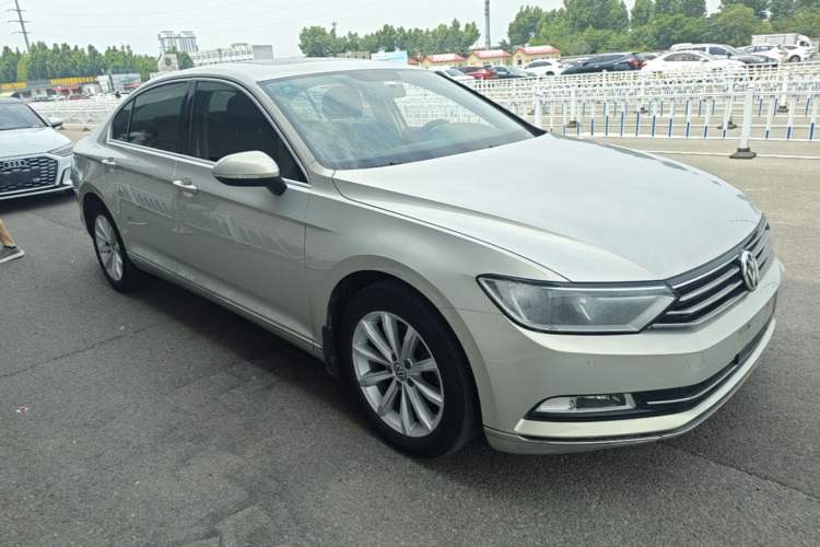 Used Volkswagen Magotan 2017 330TSI DSG Leading Model Front Right 45 Deg