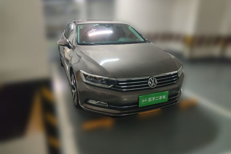 Used Volkswagen Magotan 2017 380TSI DSG Prestige Edition Front Right 45 Deg