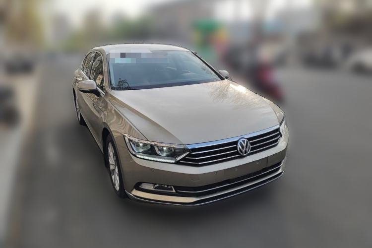 Used Volkswagen Magotan 2017 380TSI DSG Luxury Model Front Right 45 Deg