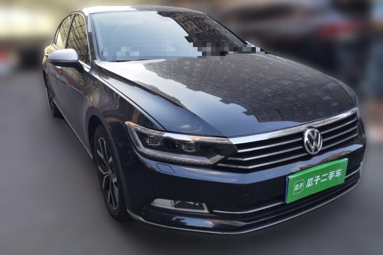 Used Volkswagen Magotan 2017 330TSI DSG Luxury Model Front Right 45 Deg