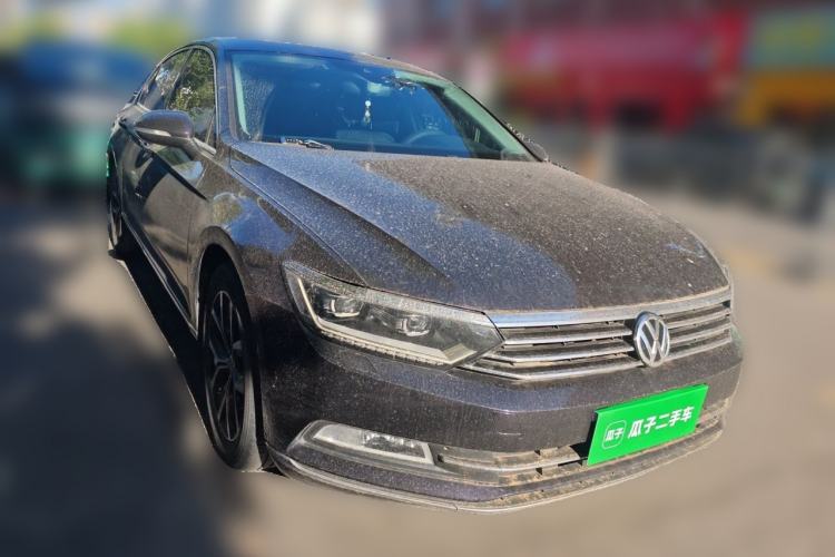 Used Volkswagen Magotan 2017 330TSI DSG Luxury Model Front Right 45 Deg