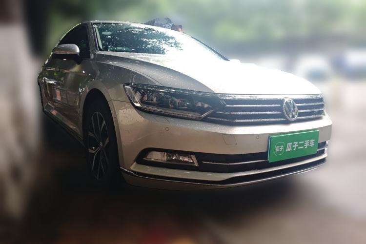 Used Volkswagen Magotan 2017 330TSI DSG Luxury Model Front Right 45 Deg