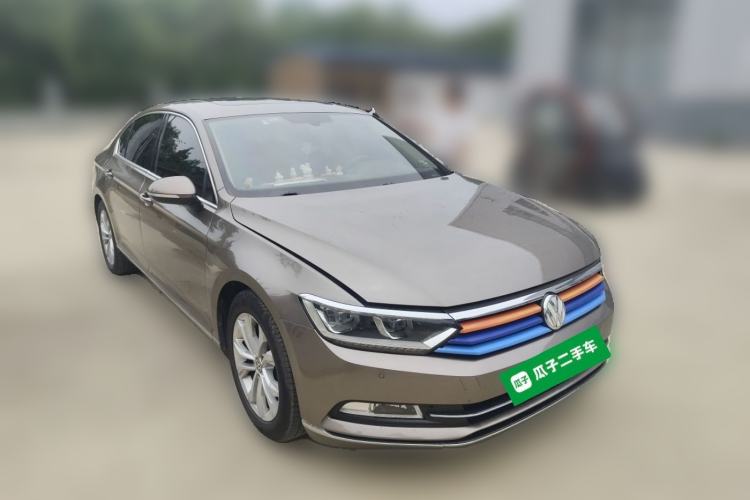 Used Volkswagen Magotan 2017 330TSI DSG Luxury Model Front Right 45 Deg