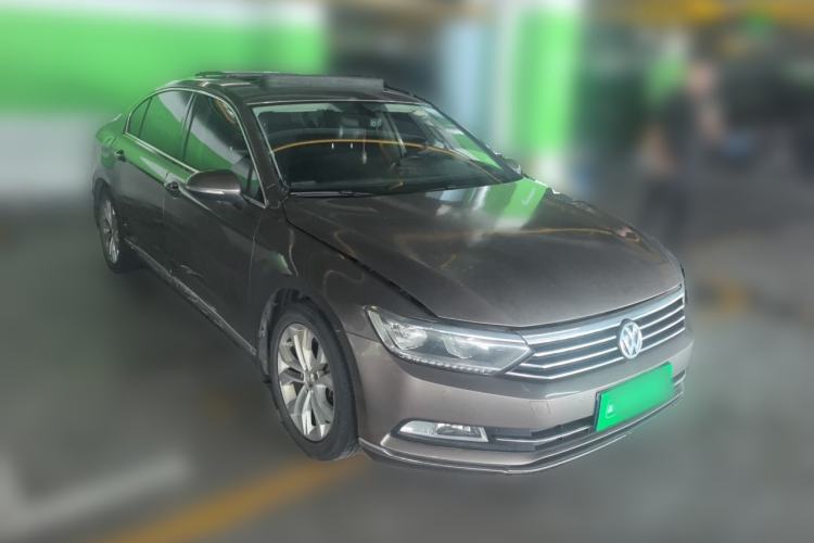 Used Volkswagen Magotan 2017 330TSI DSG Luxury Model Front Right 45 Deg