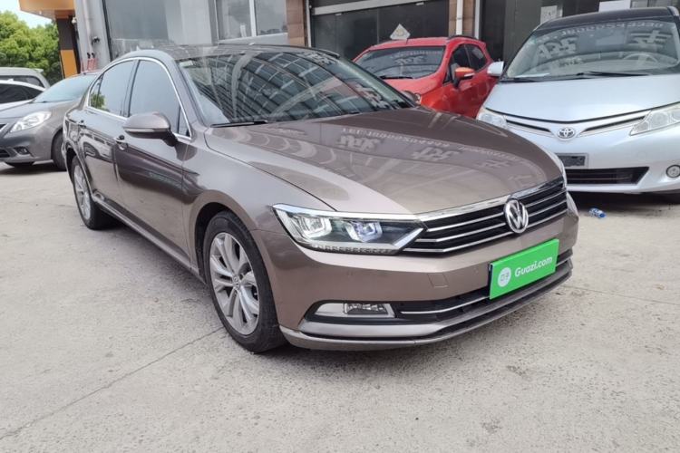 Used Volkswagen Magotan 2017 330TSI DSG Luxury Model Front Right 45 Deg