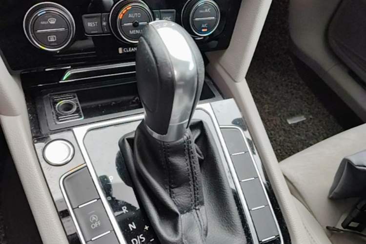 Used Volkswagen Magotan 2017 330TSI DSG Luxury Model Gear Lever