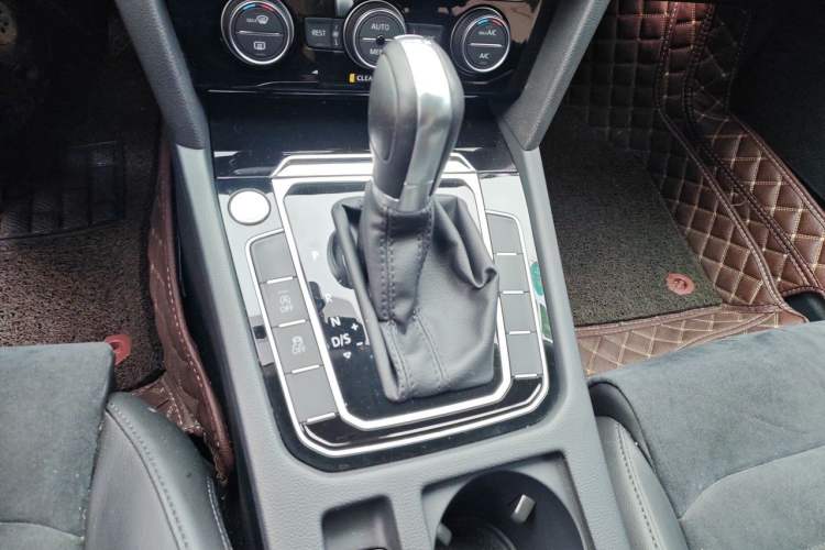 Used Volkswagen Magotan 2017 330TSI DSG Luxury Model Gear Lever