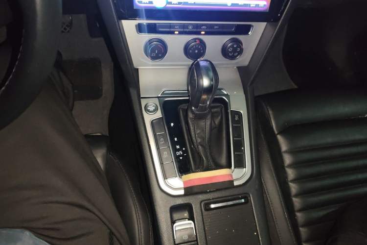 Used Volkswagen Magotan 2017 280TSI DSG Comfort Model Gear Lever