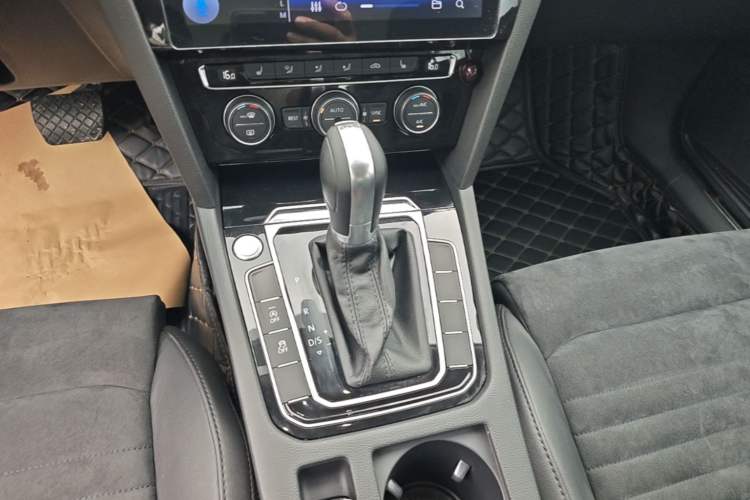 Used Volkswagen Magotan 2017 330TSI DSG Luxury Model Gear Lever