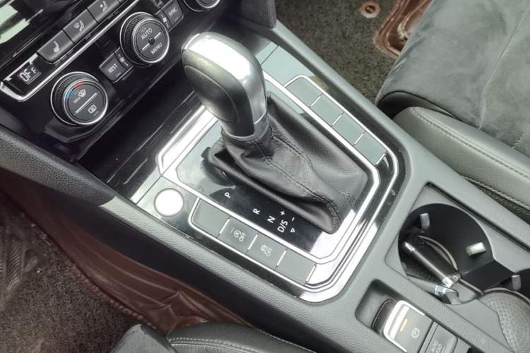 Used Volkswagen Magotan 2017 330TSI DSG Luxury Model Gear Lever