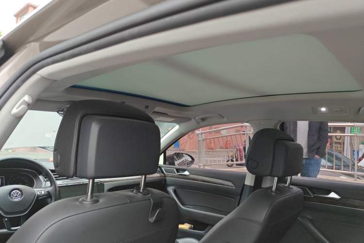 Used Volkswagen Magotan 2017 330TSI DSG Luxury Model Headliner