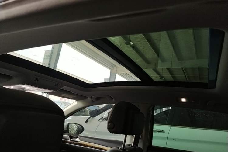 Used Volkswagen Magotan 2017 330TSI DSG Luxury Model Headliner