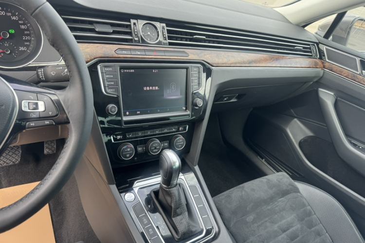 Used Volkswagen Magotan 2017 330TSI DSG Luxury Model Interior 1