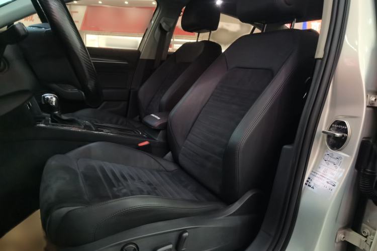 Used Volkswagen Magotan 2017 330TSI DSG Luxury Model Interior 1