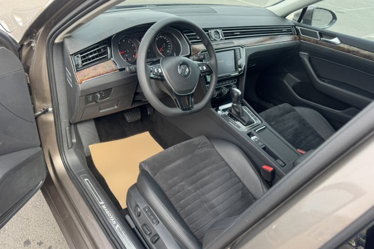Used Volkswagen Magotan 2017 330TSI DSG Luxury Model Interior 2